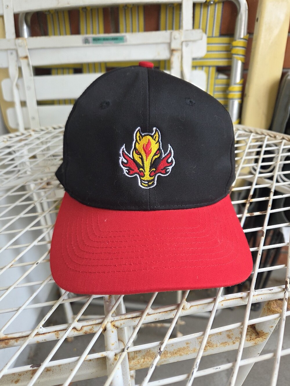 Vintage 90s Calgary Flames Starter Blasty Snapback Hat Two Tone NHL Black Red